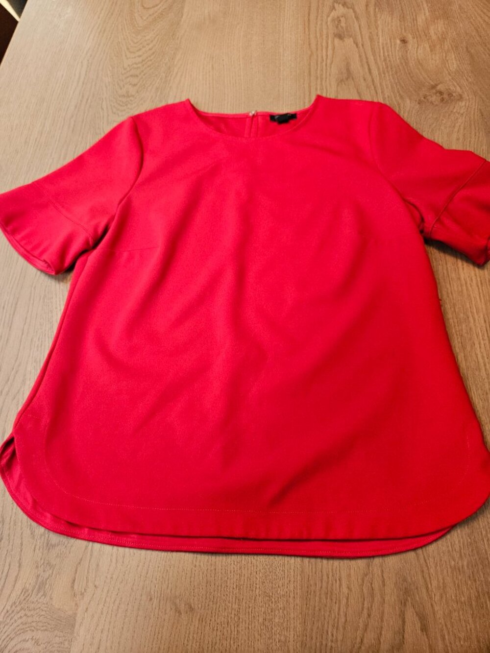 Ann Taylor Petite Red Crepe Top Flutter Bell Sleeve Blouse Career Sz MP